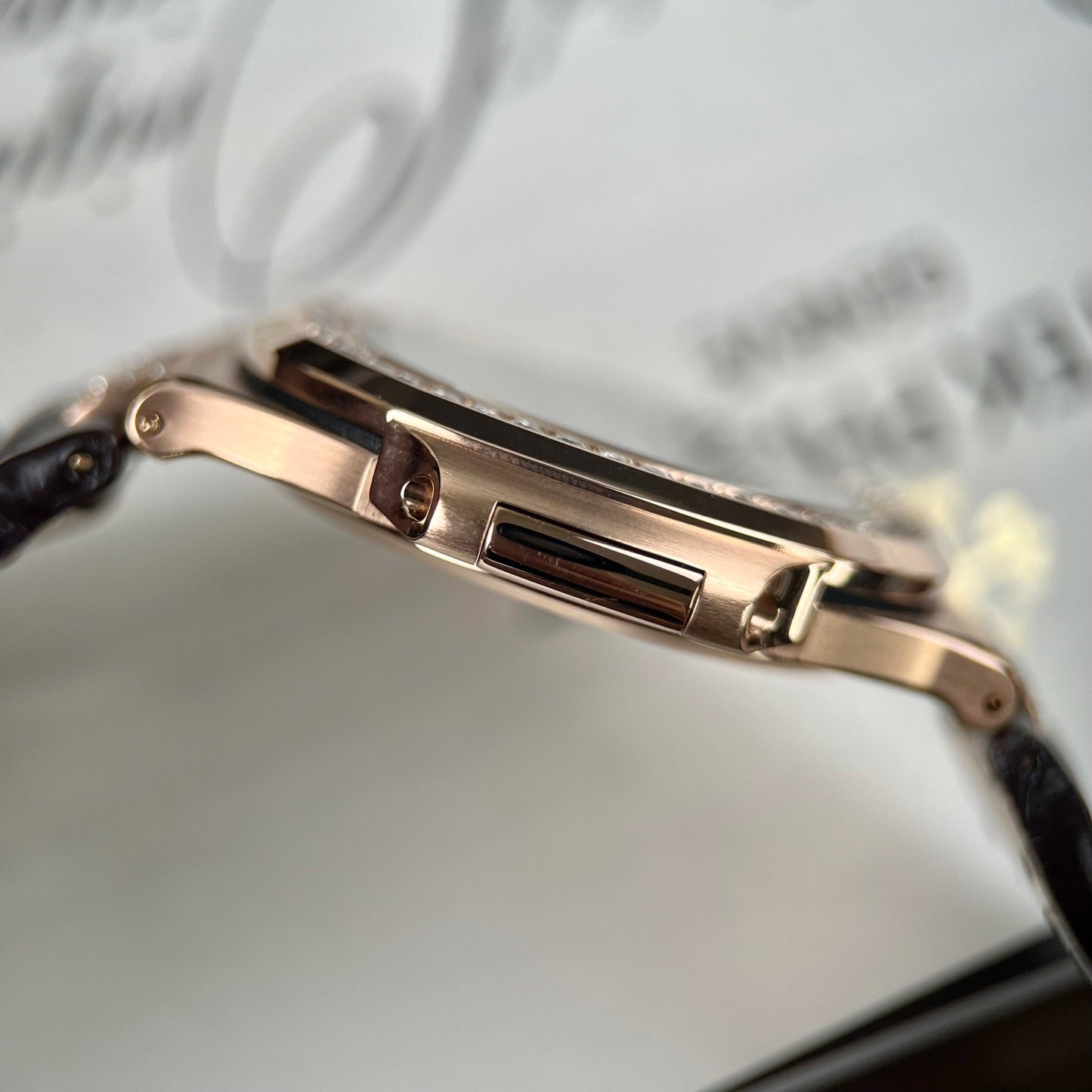 파텍 필립 노틸러스 5711/1R-001 –Wrapped 18k and diamond Leather band version
