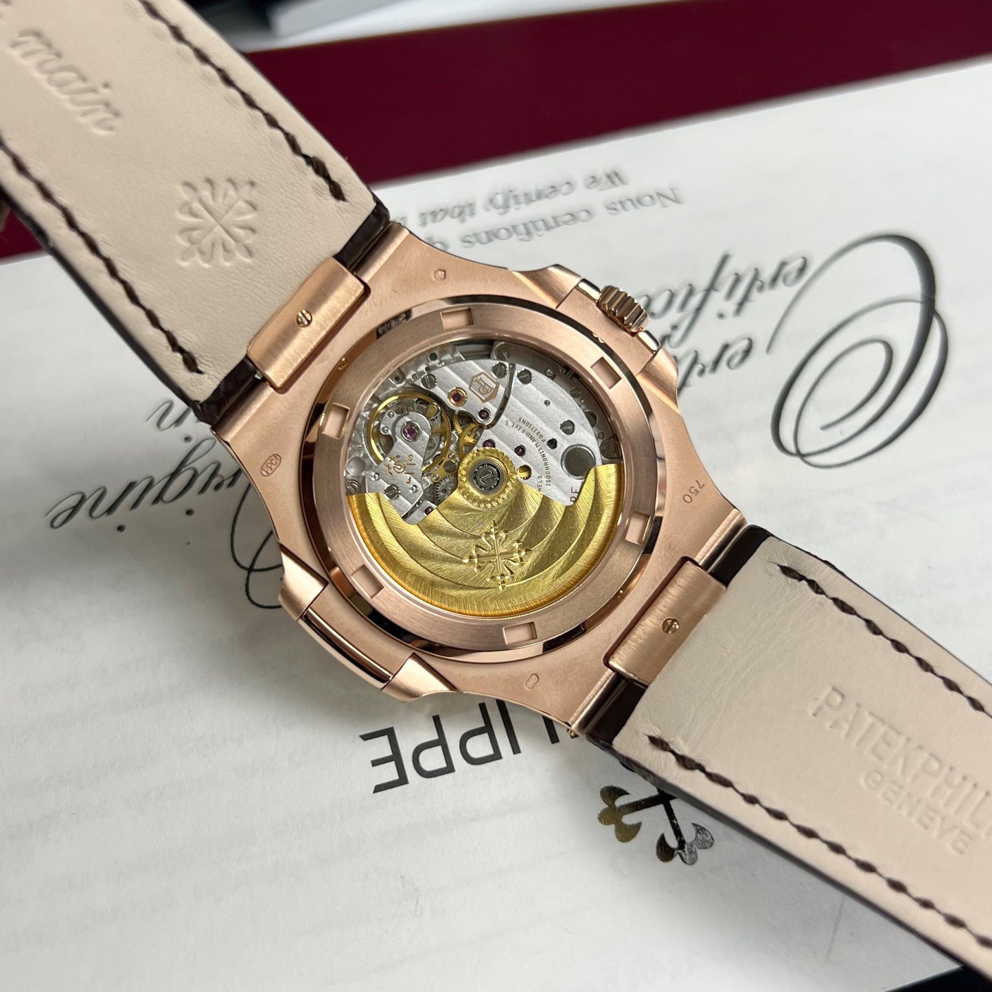 파텍 필립 노틸러스 5711/1R-001 –Wrapped 18k and diamond Leather band version