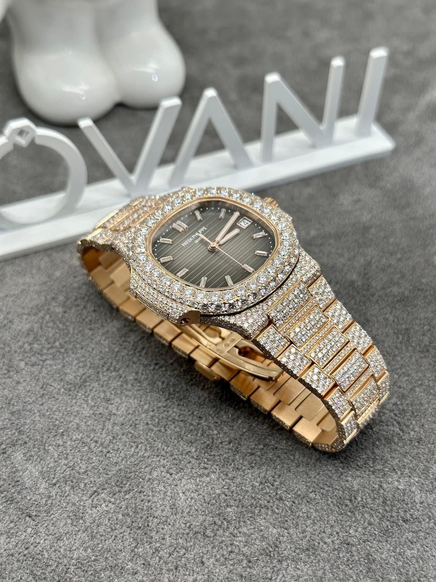 파텍 필립 노틸러스 5711 from 3K 팩토리 and custom Moissanite