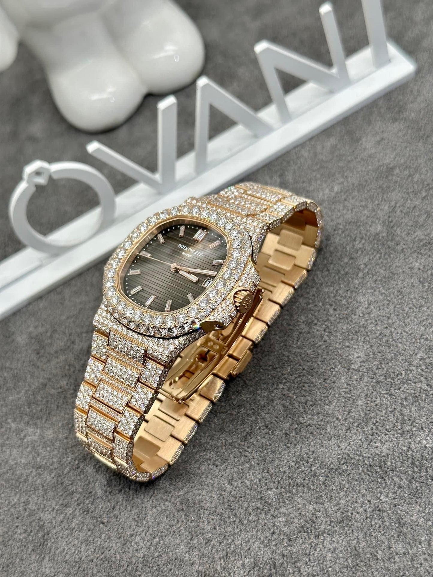 파텍 필립 노틸러스 5711 from 3K 팩토리 and custom Moissanite