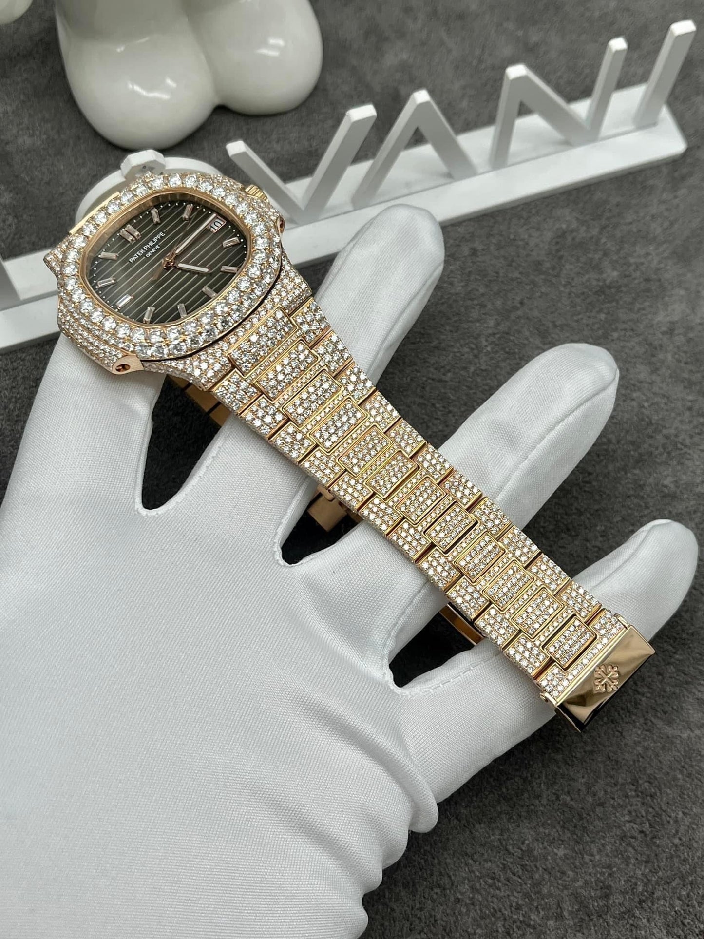 파텍 필립 노틸러스 5711 from 3K 팩토리 and custom Moissanite