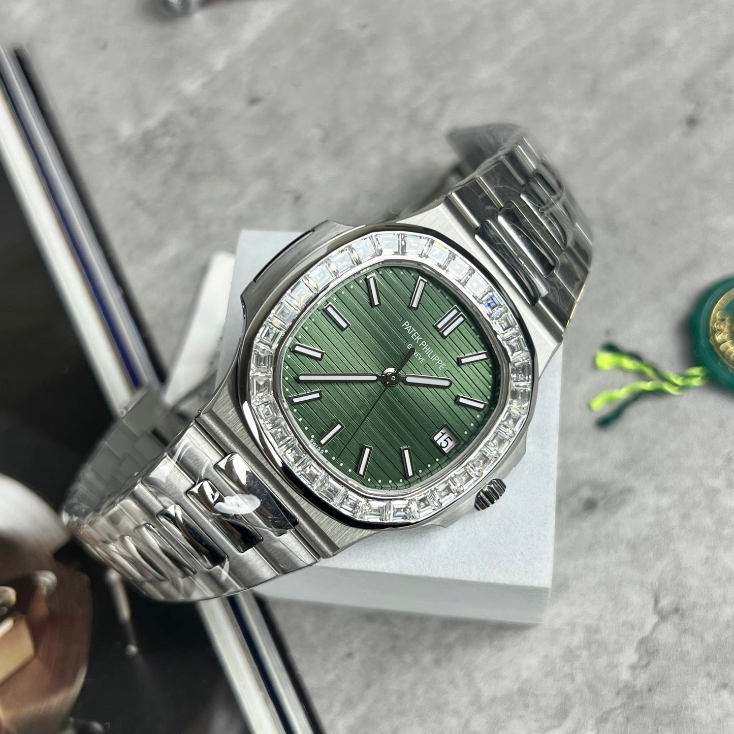 파텍 필립 노틸러스 5711/1A-014 made from 3K 팩토리 and custom Moissanite diamonds