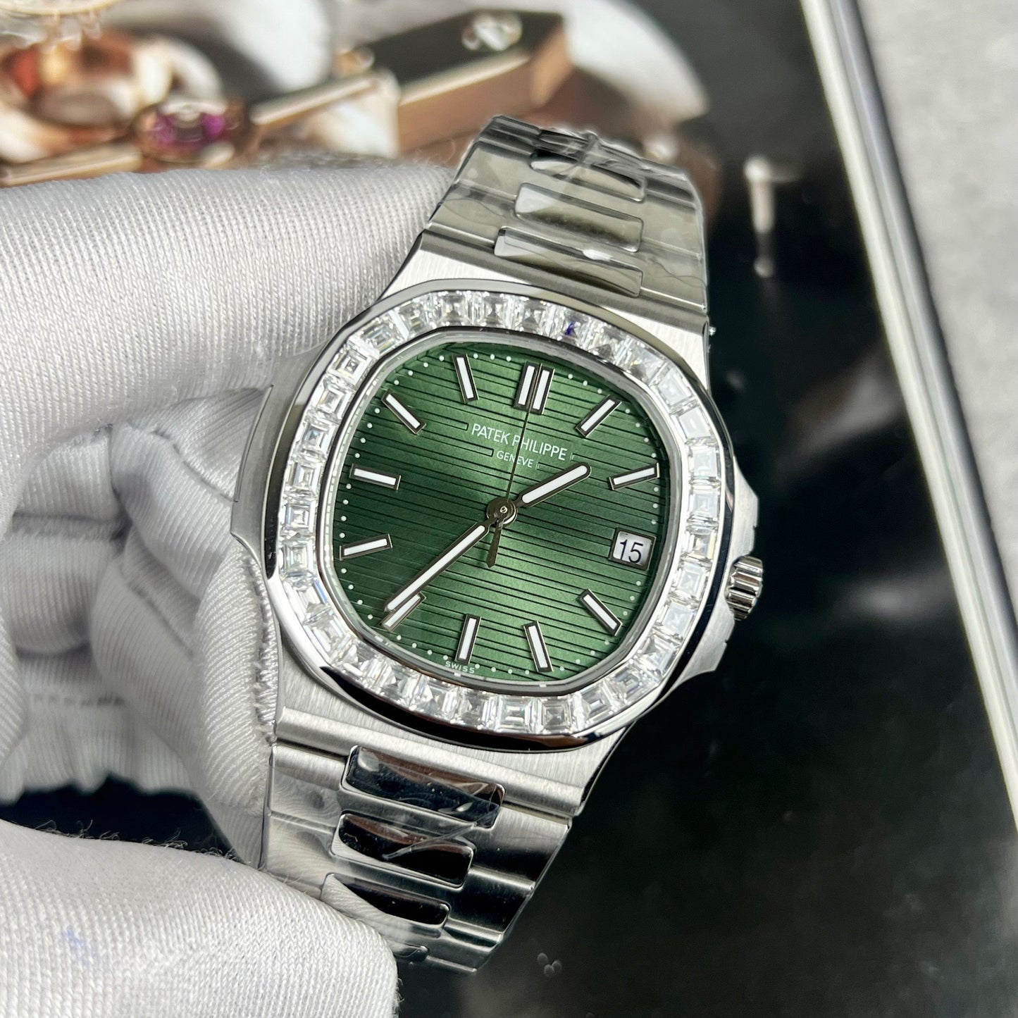 파텍 필립 노틸러스 5711/1A-014 made from 3K 팩토리 and custom Moissanite diamonds