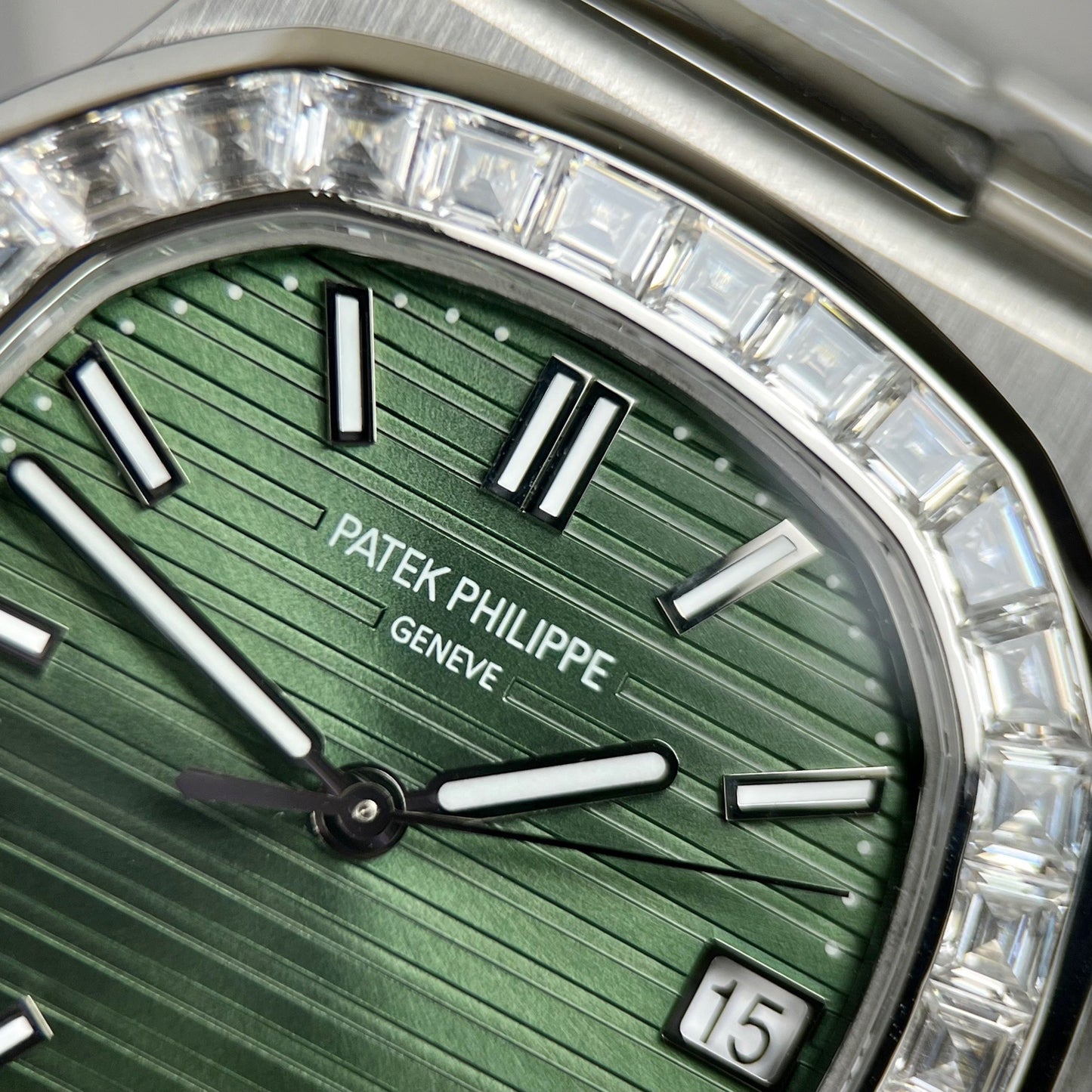 파텍 필립 노틸러스 5711/1A-014 made from 3K 팩토리 and custom Moissanite diamonds