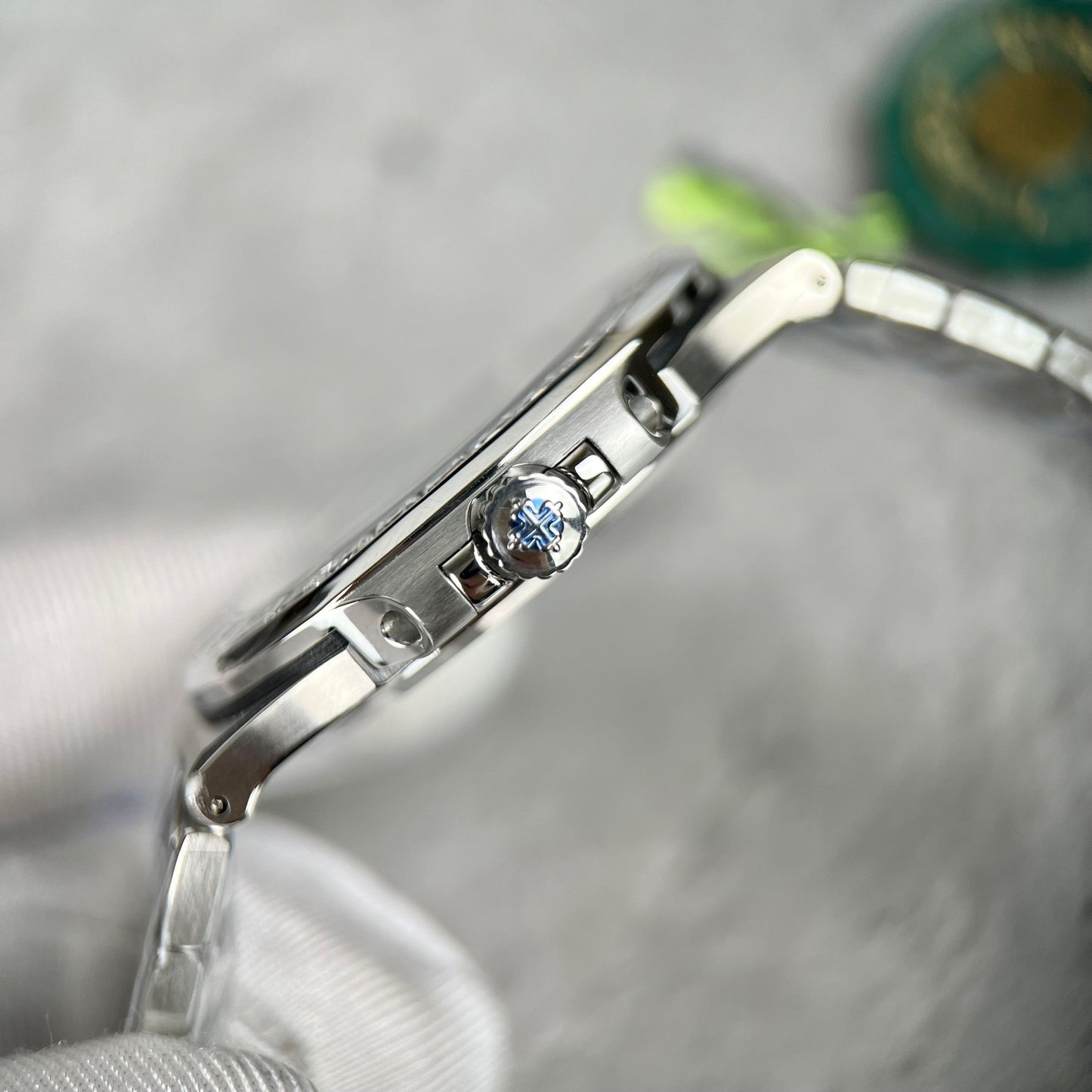 파텍 필립 노틸러스 5711/1A-014 made from 3K 팩토리 and custom Moissanite diamonds