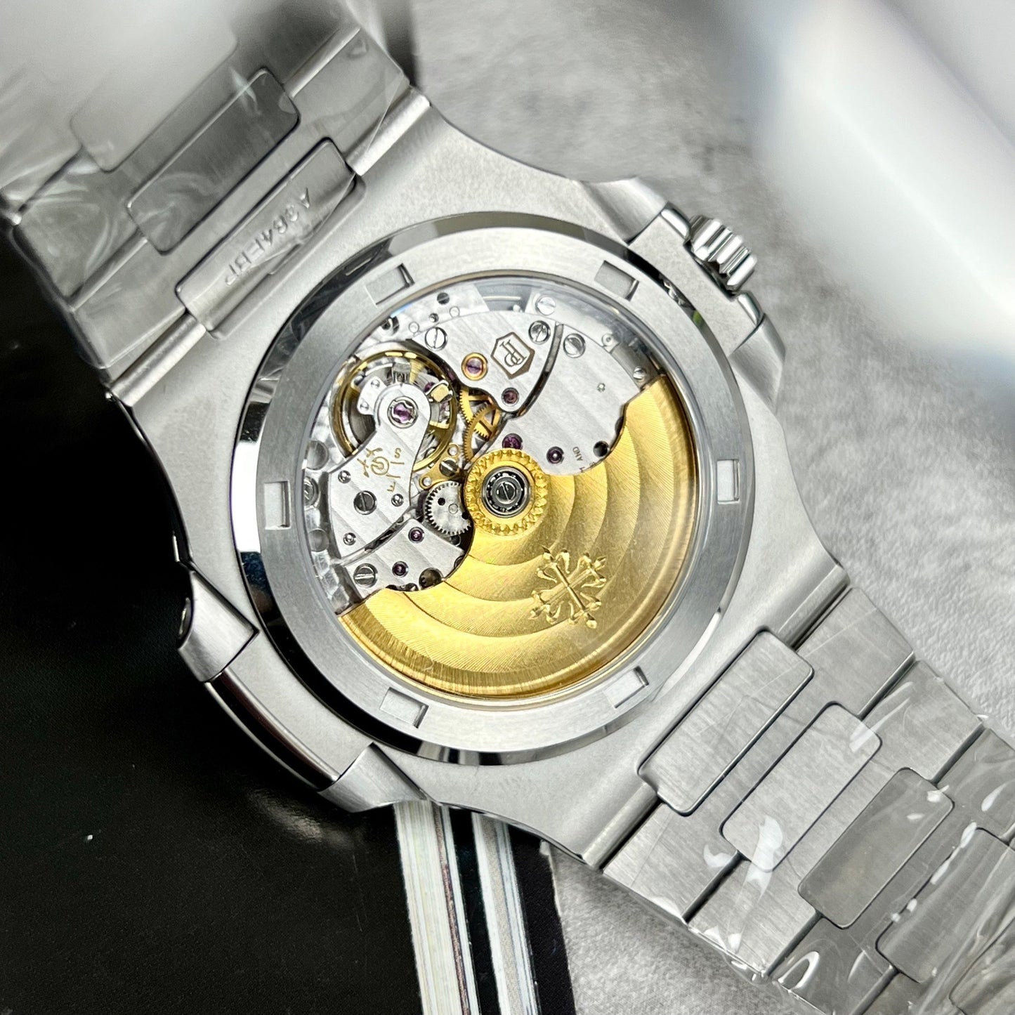 파텍 필립 노틸러스 5711/1A-014 made from 3K 팩토리 and custom Moissanite diamonds