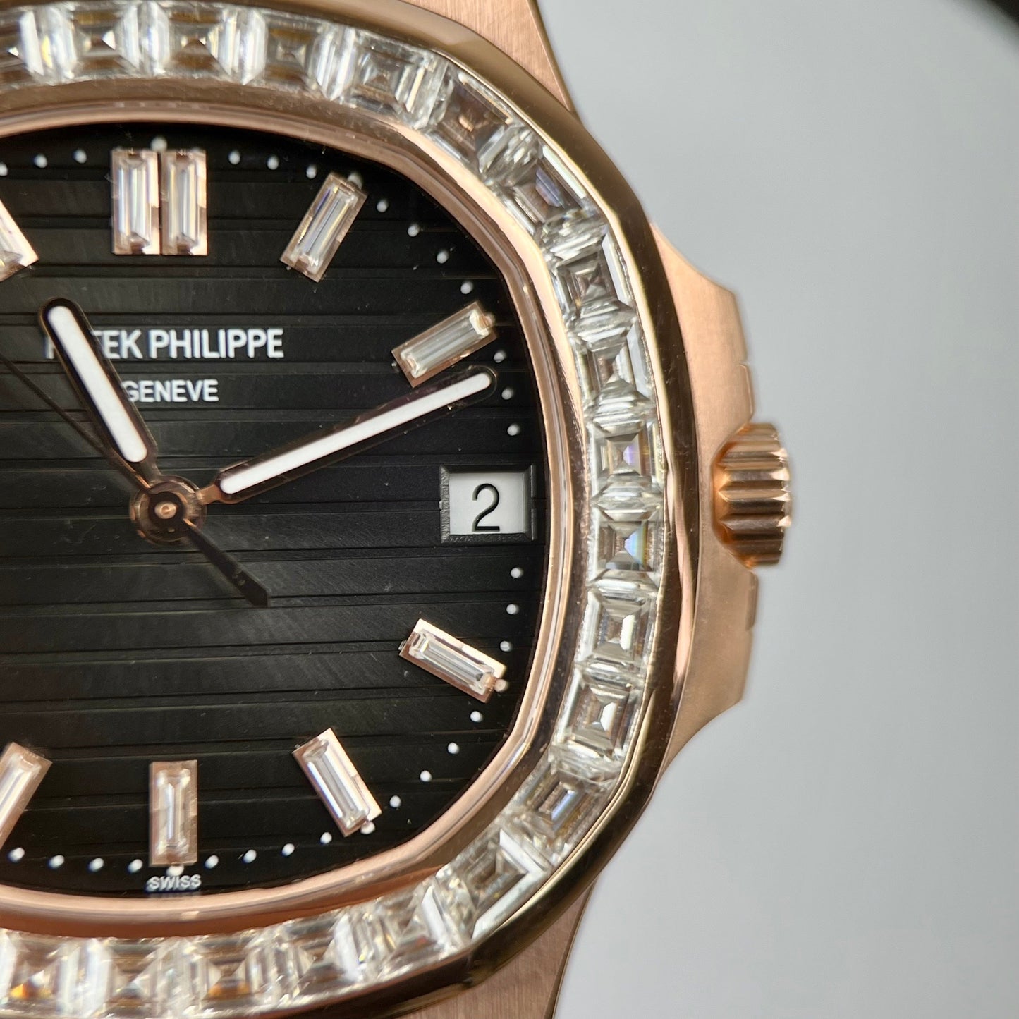 파텍 필립 노틸러스 5711/1R-001 –Wrapped 18k 로즈 골드 and Moissanite Baguette
