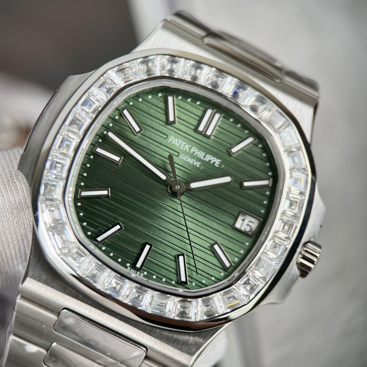 파텍 필립 노틸러스 5711/1300A-001 3K 팩토리 그린 다이얼 Custom Moisanite Baguette
