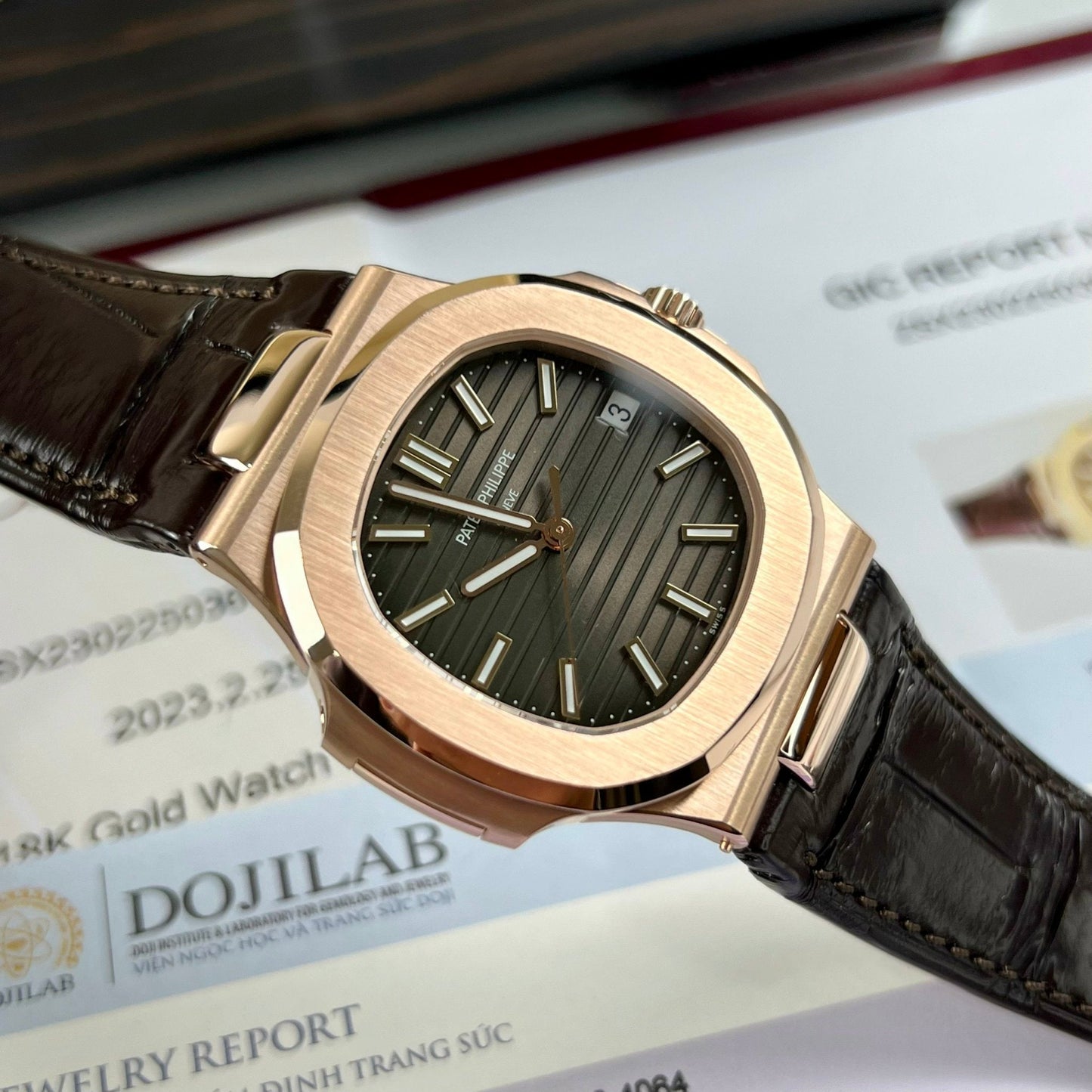 파텍 필립 노틸러스 5711/1R-001 –Wrapped 18k 로즈 골드 Leather band version