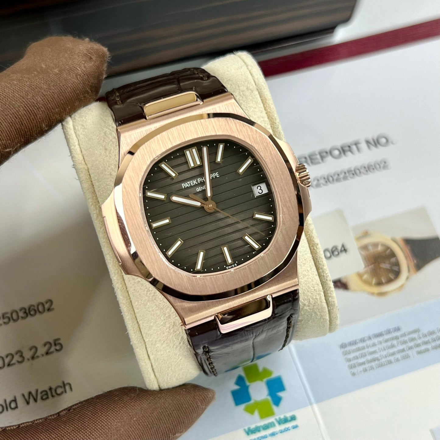 파텍 필립 노틸러스 5711/1R-001 –Wrapped 18k 로즈 골드 Leather band version