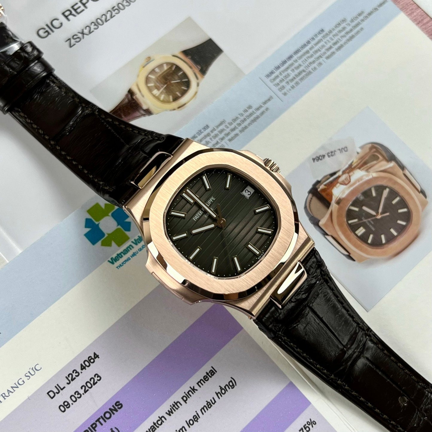 파텍 필립 노틸러스 5711/1R-001 –Wrapped 18k 로즈 골드 Leather band version