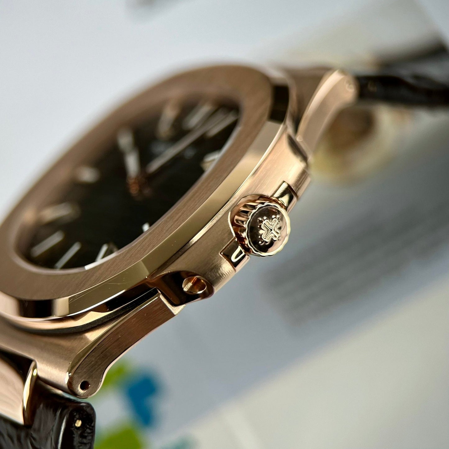 파텍 필립 노틸러스 5711/1R-001 –Wrapped 18k 로즈 골드 Leather band version