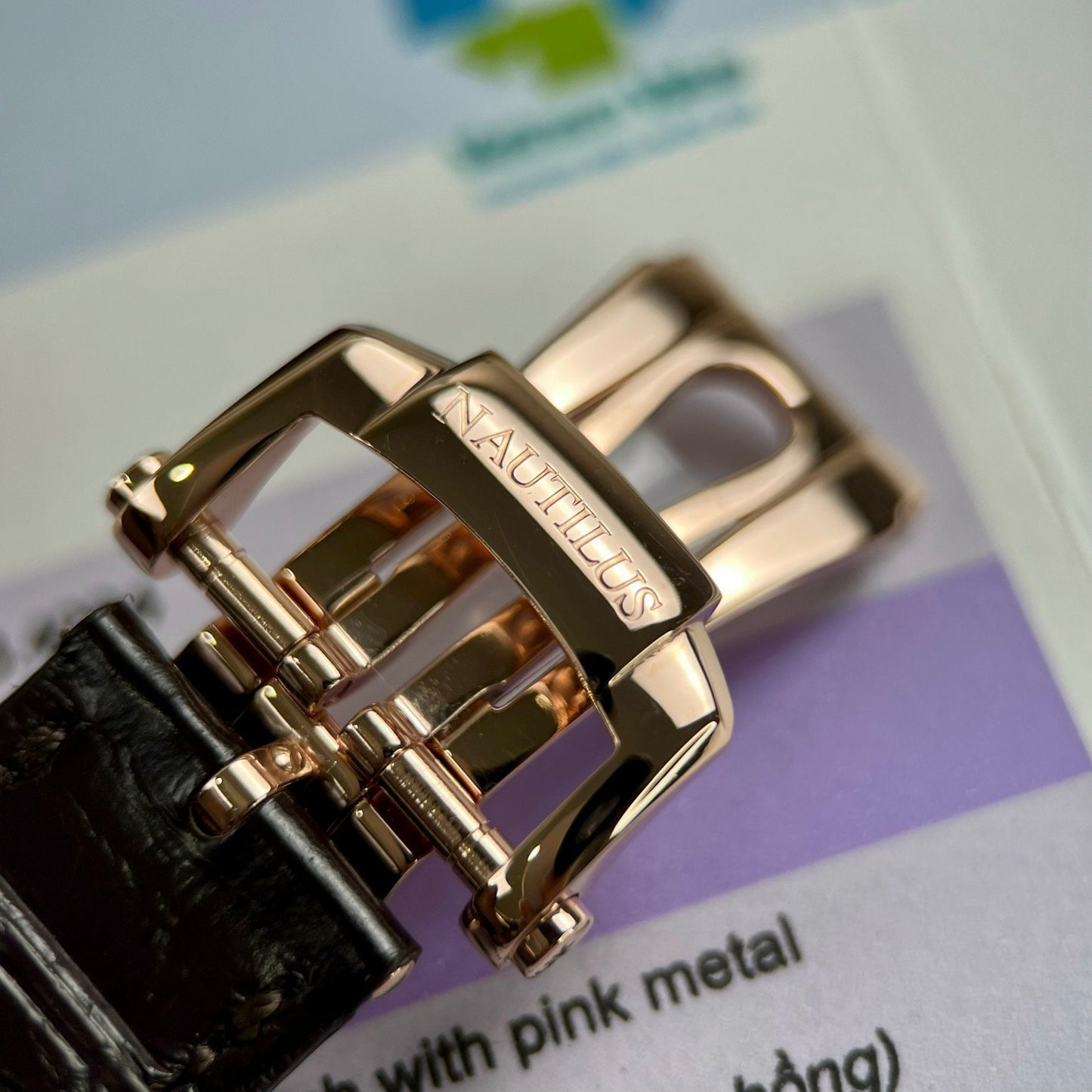파텍 필립 노틸러스 5711/1R-001 –Wrapped 18k 로즈 골드 Leather band version