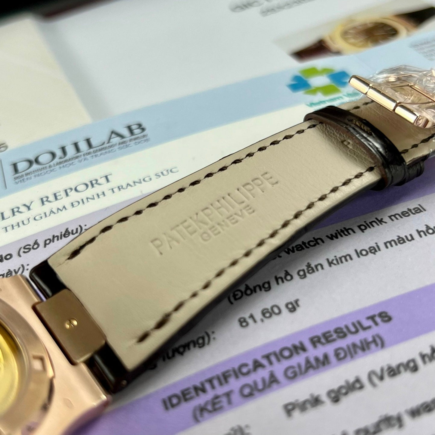 파텍 필립 노틸러스 5711/1R-001 –Wrapped 18k 로즈 골드 Leather band version