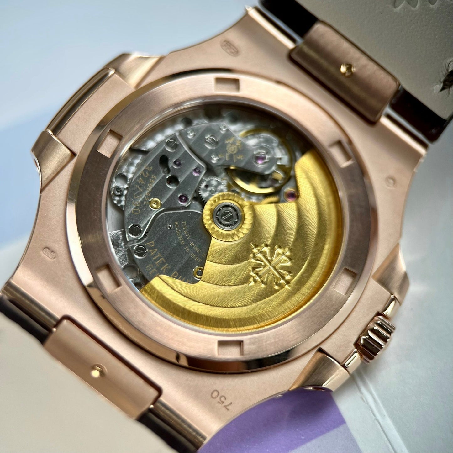 파텍 필립 노틸러스 5711/1R-001 –Wrapped 18k 로즈 골드 Leather band version