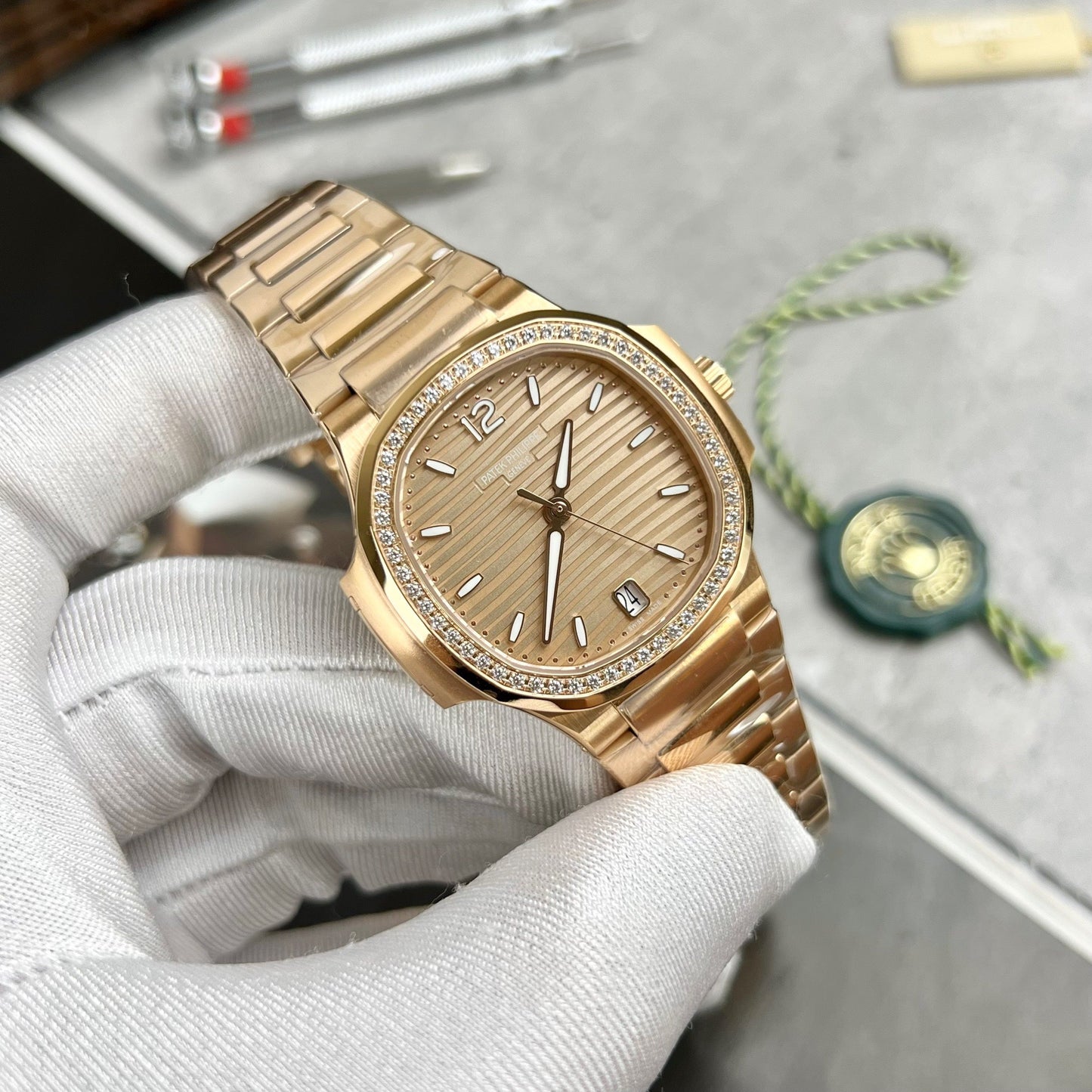 파텍 필립 노틸러스 7118/1R-010 18k gold filled from the 3k 팩토리 with yellow dial