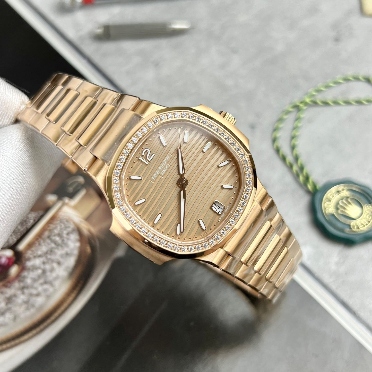 파텍 필립 노틸러스 7118/1R-010 18k gold filled from the 3k 팩토리 with yellow dial