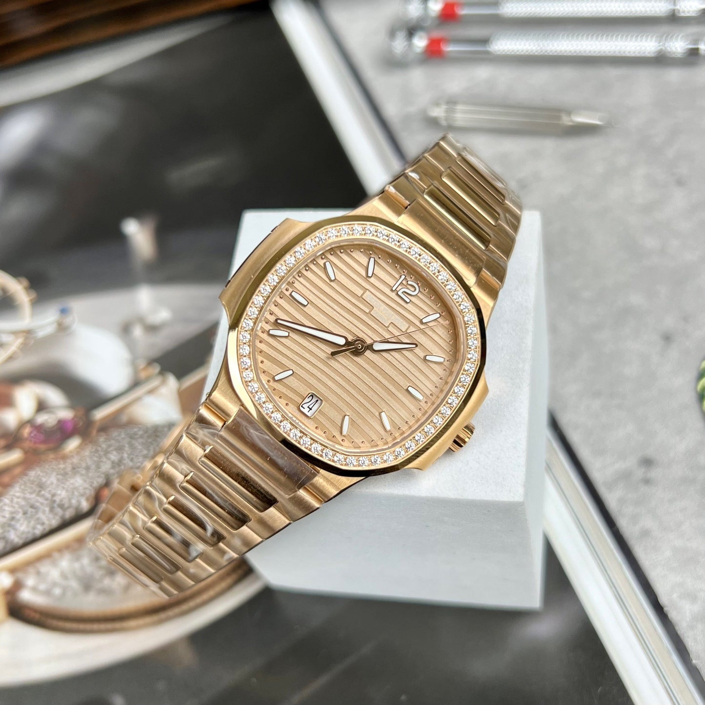 파텍 필립 노틸러스 7118/1R-010 18k gold filled from the 3k 팩토리 with yellow dial