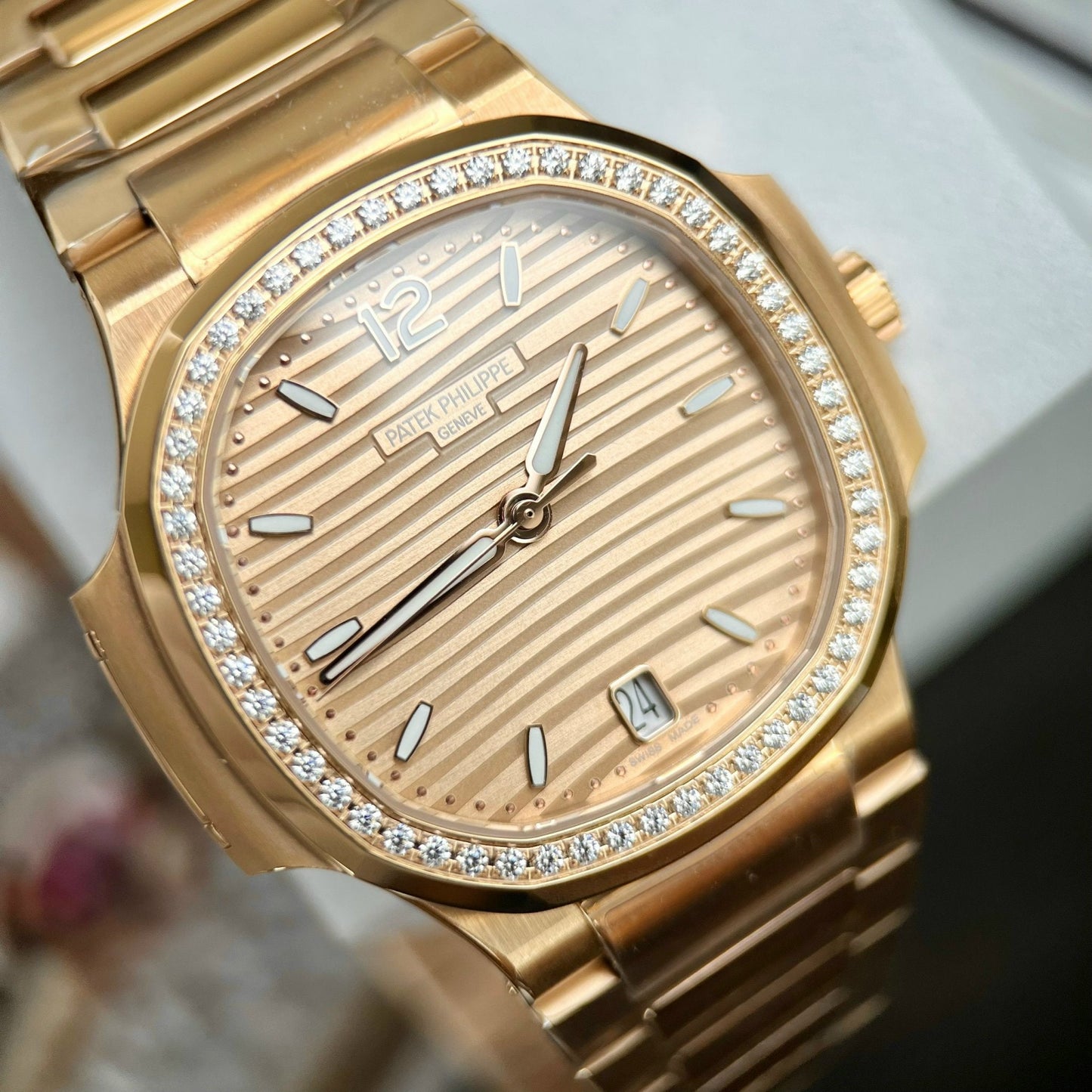 파텍 필립 노틸러스 7118/1R-010 18k gold filled from the 3k 팩토리 with yellow dial