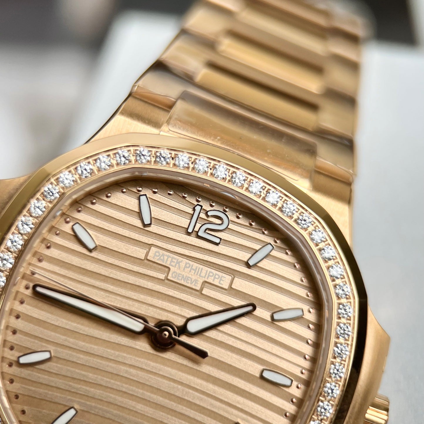 파텍 필립 노틸러스 7118/1R-010 18k gold filled from the 3k 팩토리 with yellow dial