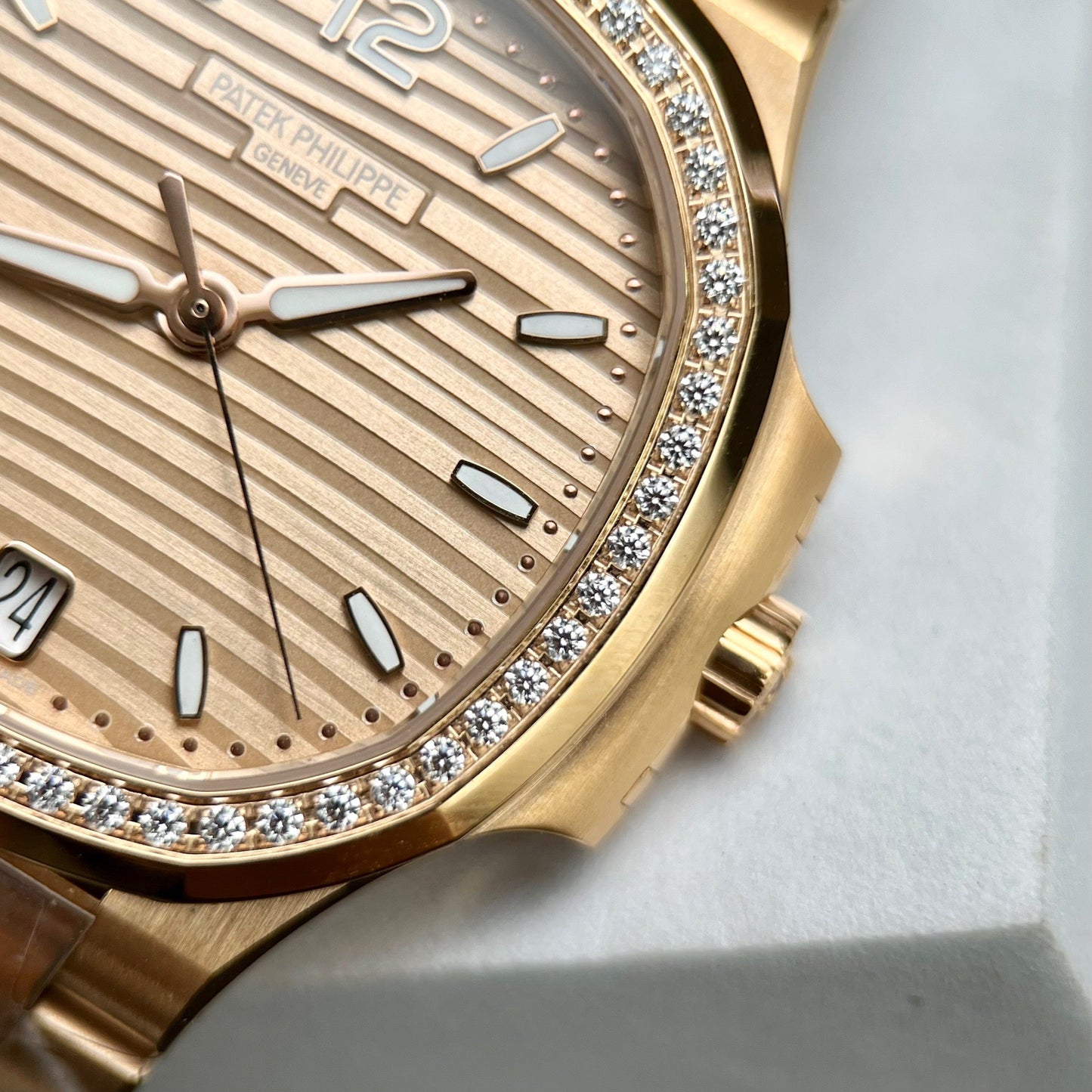 파텍 필립 노틸러스 7118/1R-010 18k gold filled from the 3k 팩토리 with yellow dial