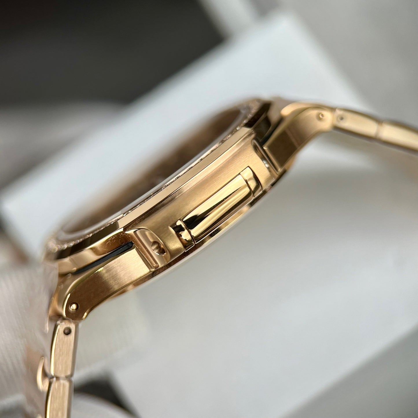 파텍 필립 노틸러스 7118/1R-010 18k gold filled from the 3k 팩토리 with yellow dial