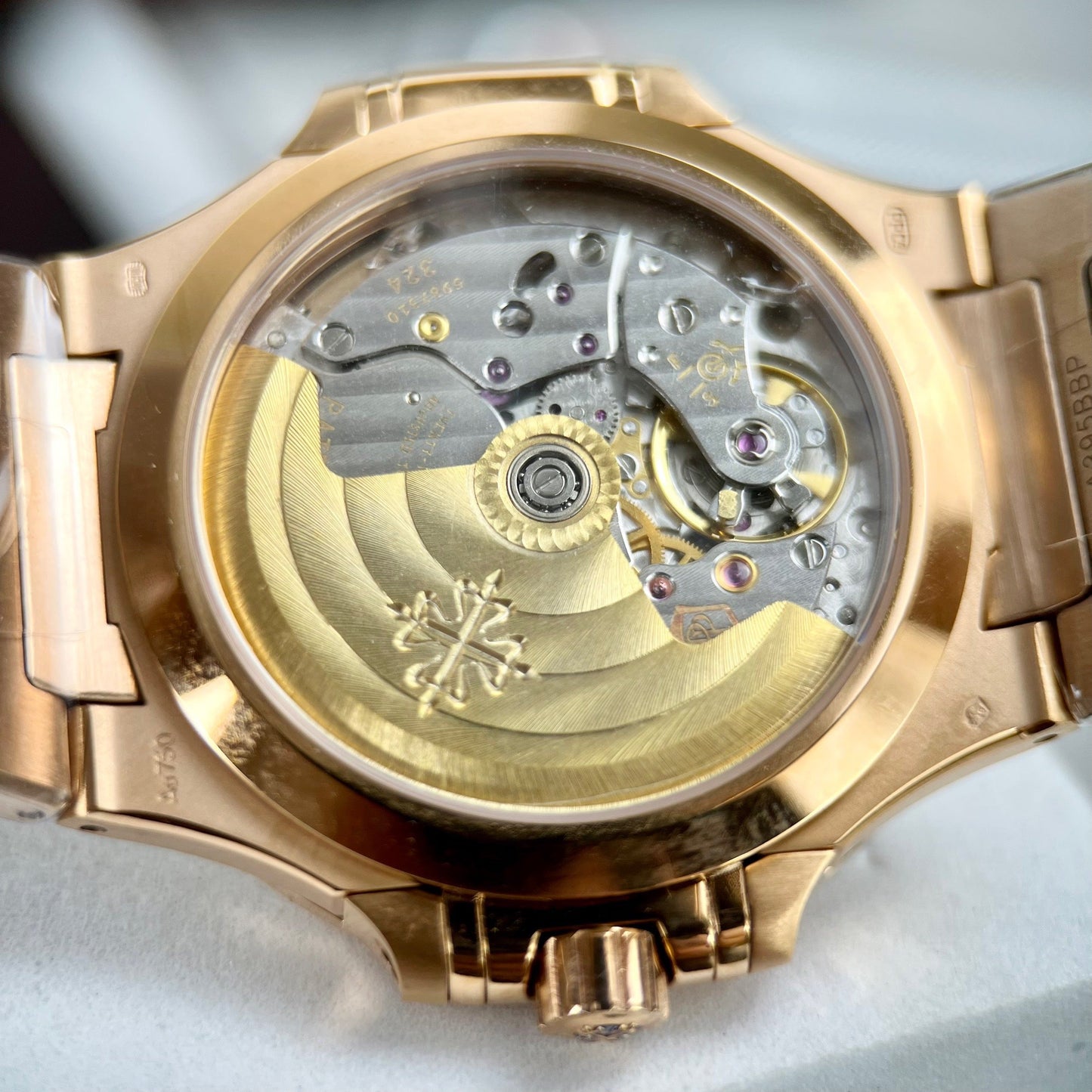 파텍 필립 노틸러스 7118/1R-010 18k gold filled from the 3k 팩토리 with yellow dial
