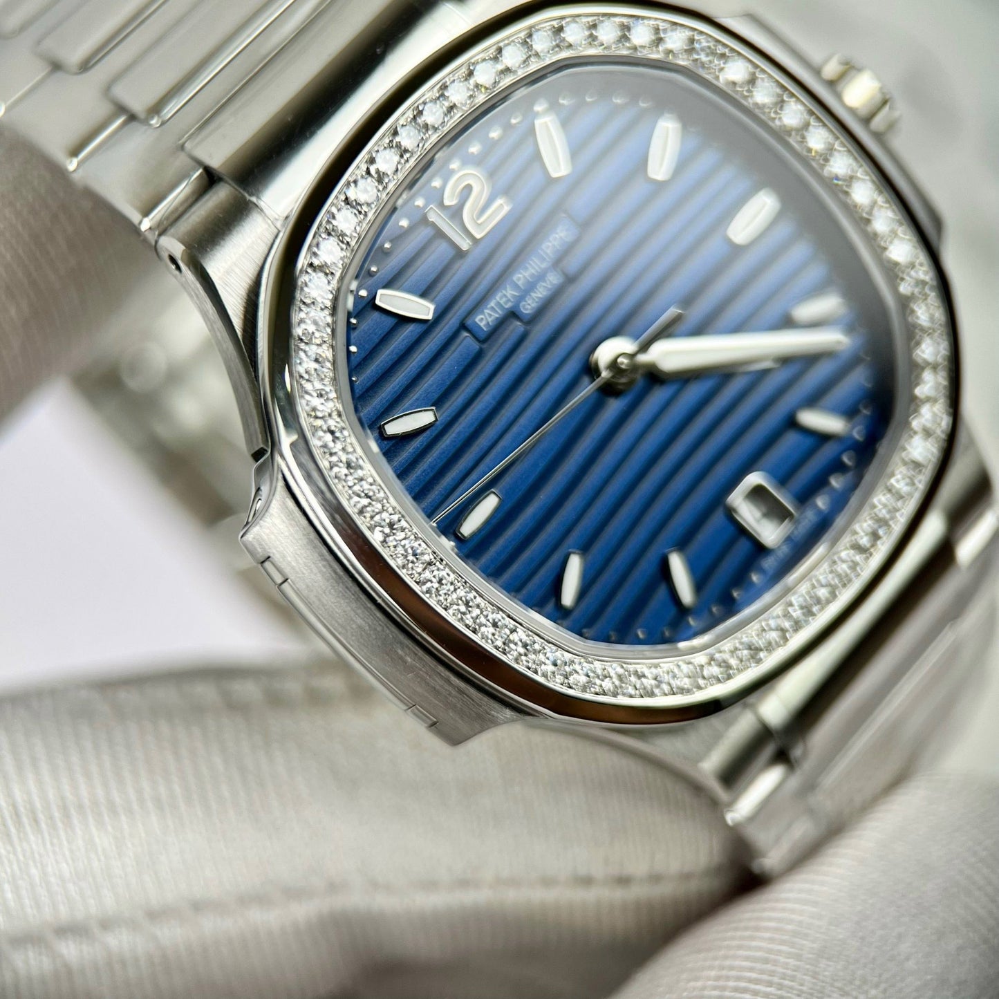 파텍 필립 노틸러스 7118/1A-001 custom Moissanite 3K 팩토리 블루 다이얼