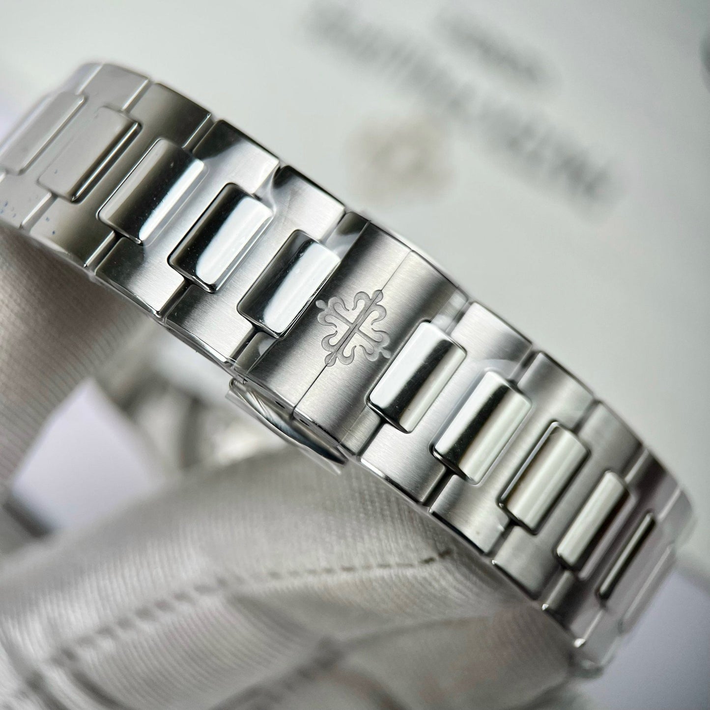 파텍 필립 노틸러스 7118/1A-001 custom Moissanite 3K 팩토리 블루 다이얼