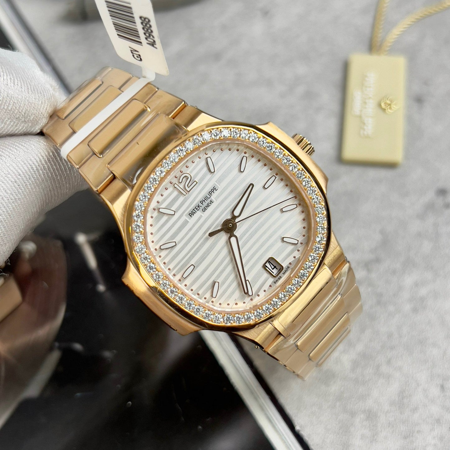파텍 필립 노틸러스 7118/1R-010 18k gold filled with 화이트 다이얼 custom Moissanite stone
