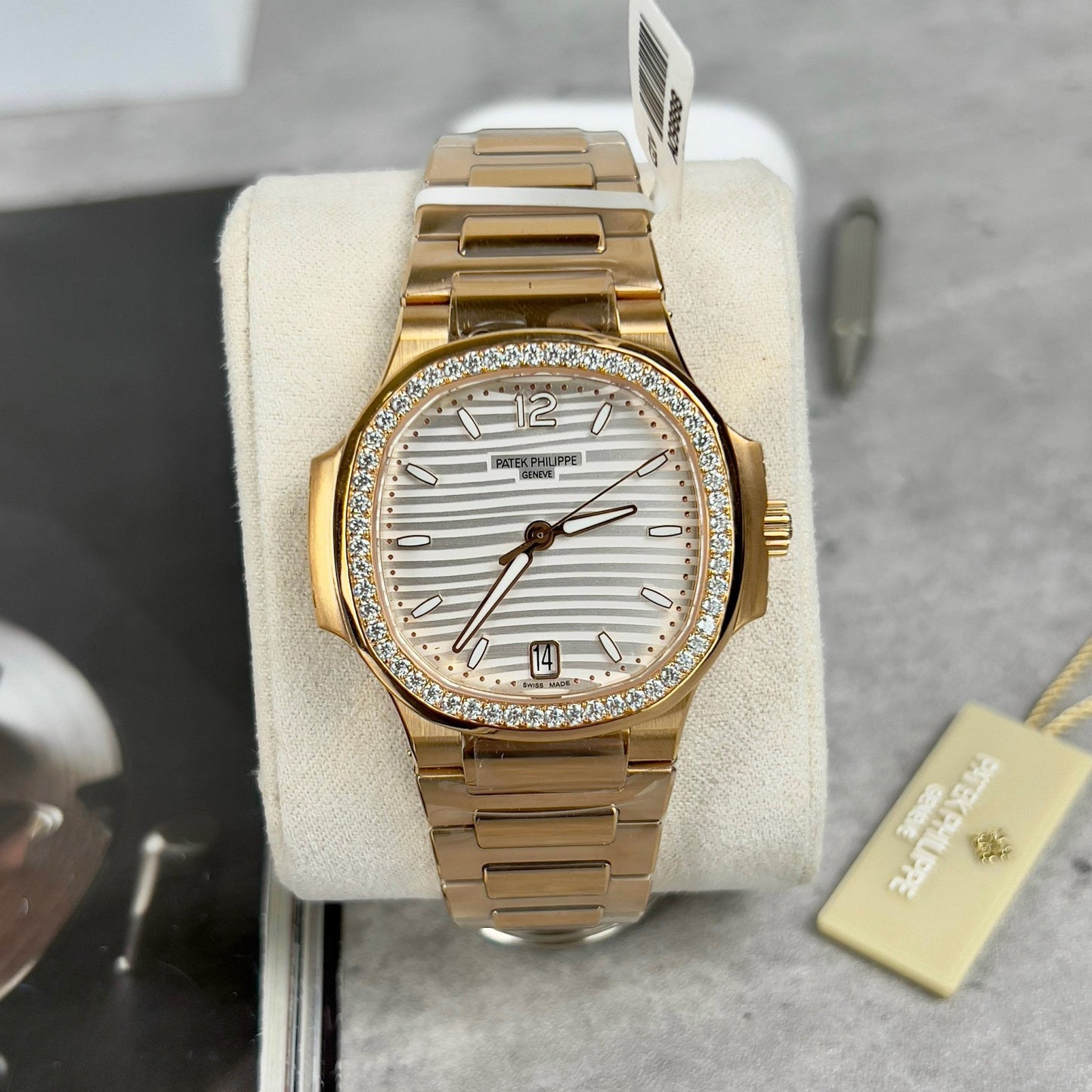 파텍 필립 노틸러스 7118/1R-010 18k gold filled with 화이트 다이얼 custom Moissanite stone