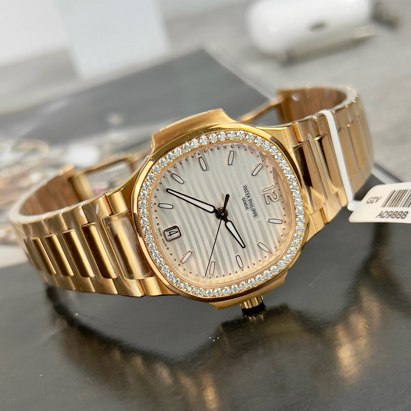 파텍 필립 노틸러스 7118/1R-010 18k gold filled with 화이트 다이얼 custom Moissanite stone