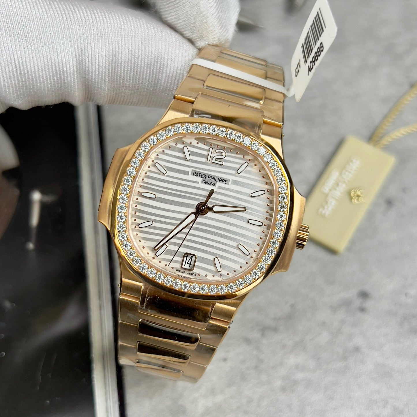 파텍 필립 노틸러스 7118/1R-010 18k gold filled with 화이트 다이얼 custom Moissanite stone