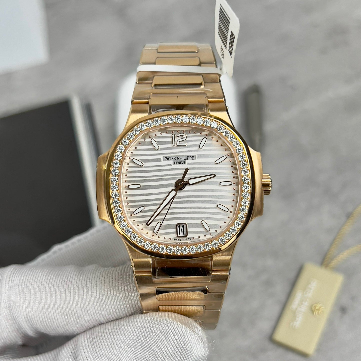 파텍 필립 노틸러스 7118/1R-010 18k gold filled with 화이트 다이얼 custom Moissanite stone