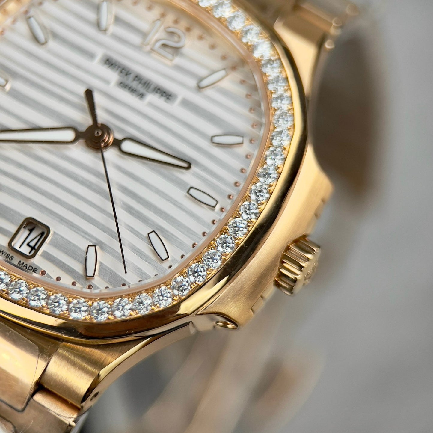 파텍 필립 노틸러스 7118/1R-010 18k gold filled with 화이트 다이얼 custom Moissanite stone