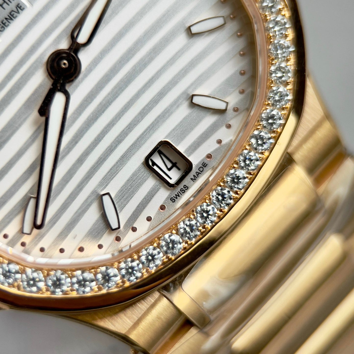 파텍 필립 노틸러스 7118/1R-010 18k gold filled with 화이트 다이얼 custom Moissanite stone