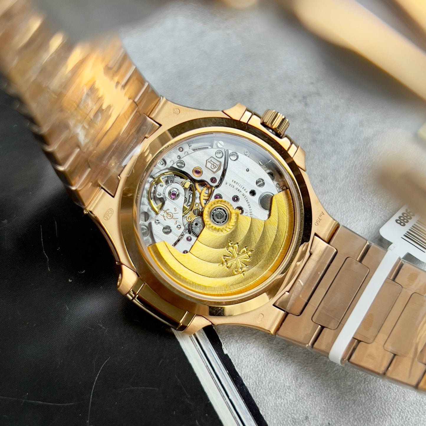 파텍 필립 노틸러스 7118/1R-010 18k gold filled with 화이트 다이얼 custom Moissanite stone